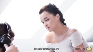Fiatal csaj és az korosodó csávó