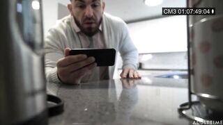 Az óriás didkós bejárónő megkefélve