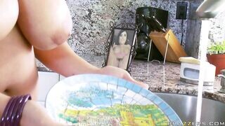 Gigantikus mellű argentin mami és a tinédzser fickó