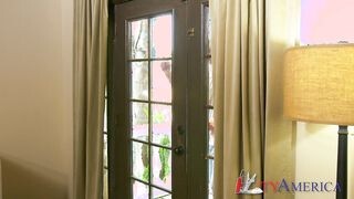 Szomszéd anyuci és a gigászi kukac