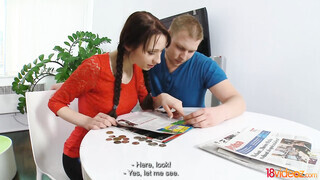 Chelsy Sun a csávója előtt hancúrozik
