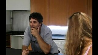 Silvia Sun gondosan análba reszelve