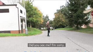 Világos Szőke tinédzser csajszika a raktárban dug