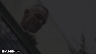 Kerek dundi tinédzser bige kíméletlen fenék szexe