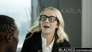 Karla Kush cuncija befogadja a méretes péniszt