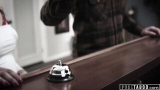 Gina Valentina a hotelban megkettyintve