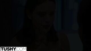 Lana Rhoades popóját egy néger pasi kúrja