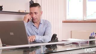 Sienna Day két cerkát kap