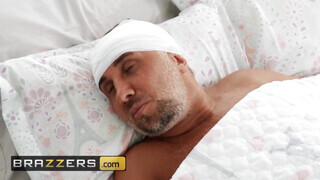 Brazzers - Brooklyn Gray szőrös vaginája megrakva
