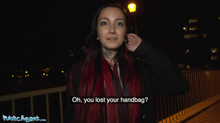 Public Agent - Sharlotte Thorne a tetkós fiatal suna