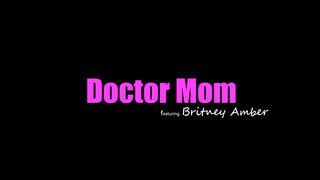 Moms Teach Porno - Britney Amber a szőrös cuncis milf