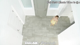 Anal4K - Bella Rose ánuszba dugva