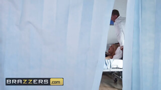 Brazzers - Bonnie Rotten popsijában az óriás nyeles aszpirin