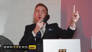 Brazzers - Lucia Love méretes kukit kap az irodában