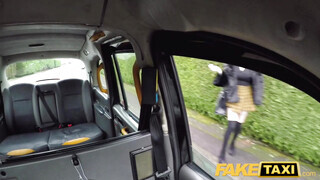 Fake Taxi - Szoknyás tinédzser pipi a taxissal kefél