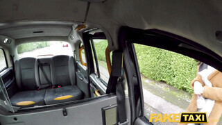 Fake Taxi - Alyssa Divine a csöcsös csoki tinédzser