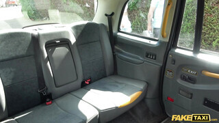 Fake Taxi - Candice cidázza a taxis faszát