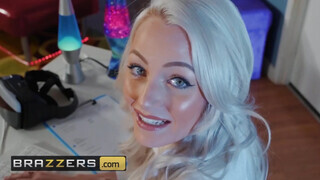 Brazzers - Nicolette Shea élvezi ha keményen döngetik