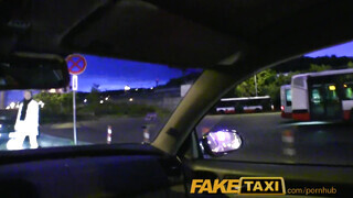 FakeTaxi - Enza megkefélve a hátsó ülésen