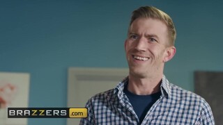 Brazzers - Beau Diamond imádja a gigantikus kukacot