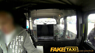 FakeTaxi - a kicsike lopós fekete gádzsi megbánja amit tett