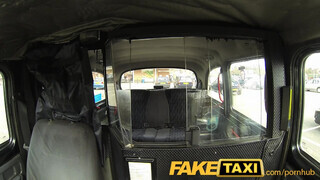 FakeTaxi - ingyen oboázás a fuvarért cserébe