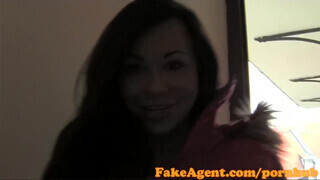 FakeAgent - műcsöcsös csajszika szívesen lovagol