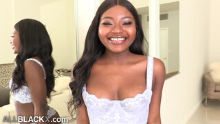 AllBlackX - Noemie Bilas a cuki barna gádzsi
