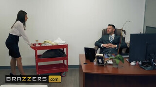 Brazzers - Ella Knox az óriás csöcsű latin amerikai szuka