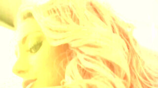 Wicked - Kayley Gunner a óriási picsájú milf