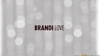 Brandi Love meglovagolja a péniszt - Brazzers