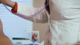 Ariella Ferrera a latin amerikai doktornő - Brazzers