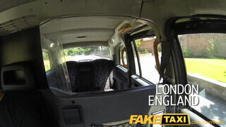 FakeTaxi amerikai félvér bige kufircolni akar