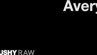 Avery Jane a szexi barna tinédzser - TUSHYRAW