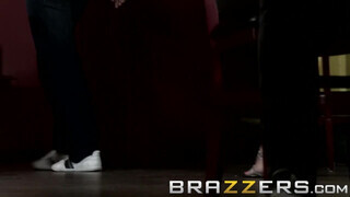 Brazzers - Keiran Lee egyszerre basz meg dupla macát