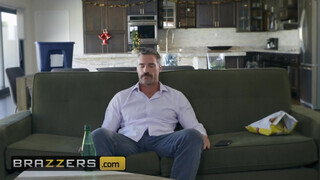 Brazzers - a kitetovált pornós nőci elpusztítva