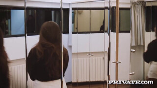 Private com - a főnöknek elégg termetes pénisze van