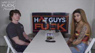 Latina tinédzser gádzsi és a sportos pasi - Hot Guys Fuck