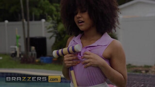 Brazzers - Nina Diaz megbaszatja magát a tini pasassal