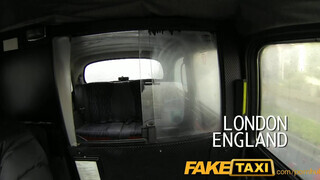 FakeTaxi - gigászi cicis debella csajszi a taxiban