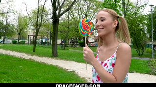 BraceFaced - foncsikos és fogszabályzós tinédzser szuka