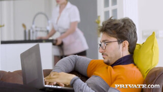 Private-com - Alice Wayne a óriási tőgyes szobalány