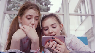 ULTRAFILMS Eva Elfie és Leah Maus legelső lezbi élménye