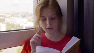 ULTRAFILMS - vonzó tinédzser nőci begerjed egy könyvre