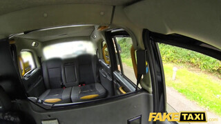 Fake Taxi - Gigantikus tőgyes milf meghágva a hátsó ülésen