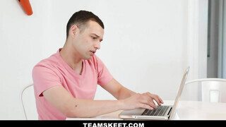 Szomszéd pipi imád lovagolni - TeamSkeet