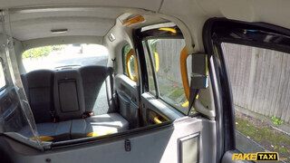 Fake Taxi - Zsenge szuka kúr a taxiban