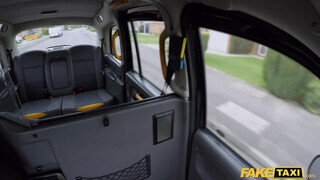 Fake Taxi - Amber Jayne a fullos világos szőke milf