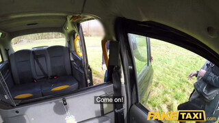 Fake Taxi - Summer Rose kettő bájdorongot kap