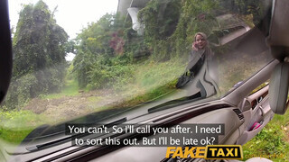 FakeTaxi - Samantha Jolie bekapja a taxis faszát